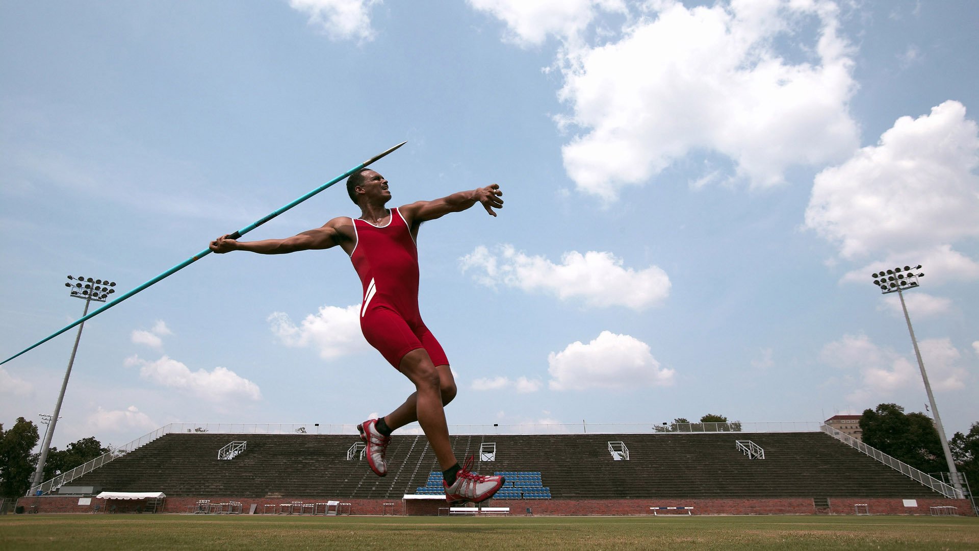 从英超争冠到南美高原，苏格兰末节奇迹与足球的时空交响