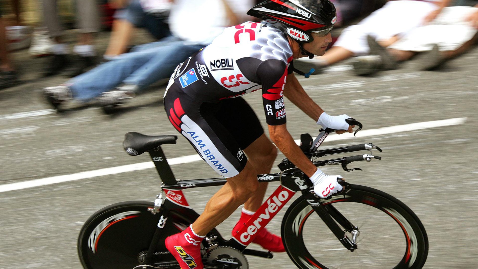 当黄黑军团遇见绿鹰，三笘薰在虚拟对决中展现的关键先生本色